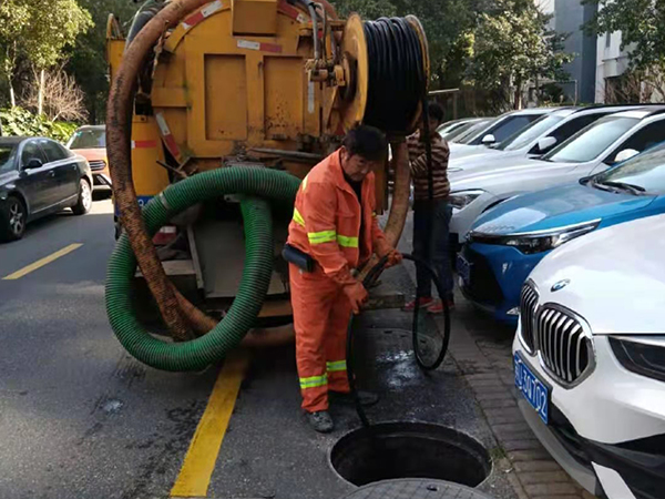 阿瓦提排污管道清淤